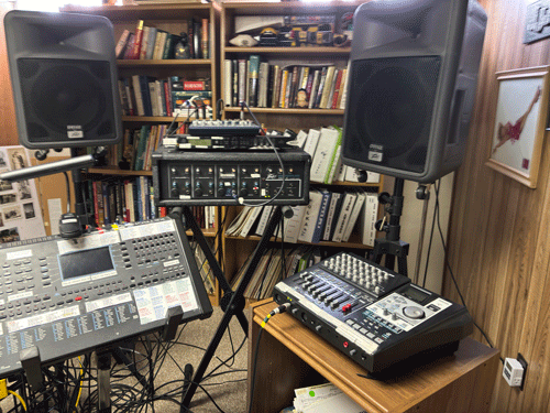 Peavey amp, speakers and digital recorder